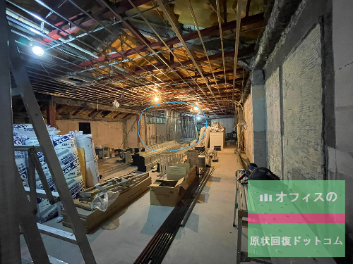 体操ジム施設の施工写真その2。天井、間仕切壁まで軽量鉄骨下地が組まれています。